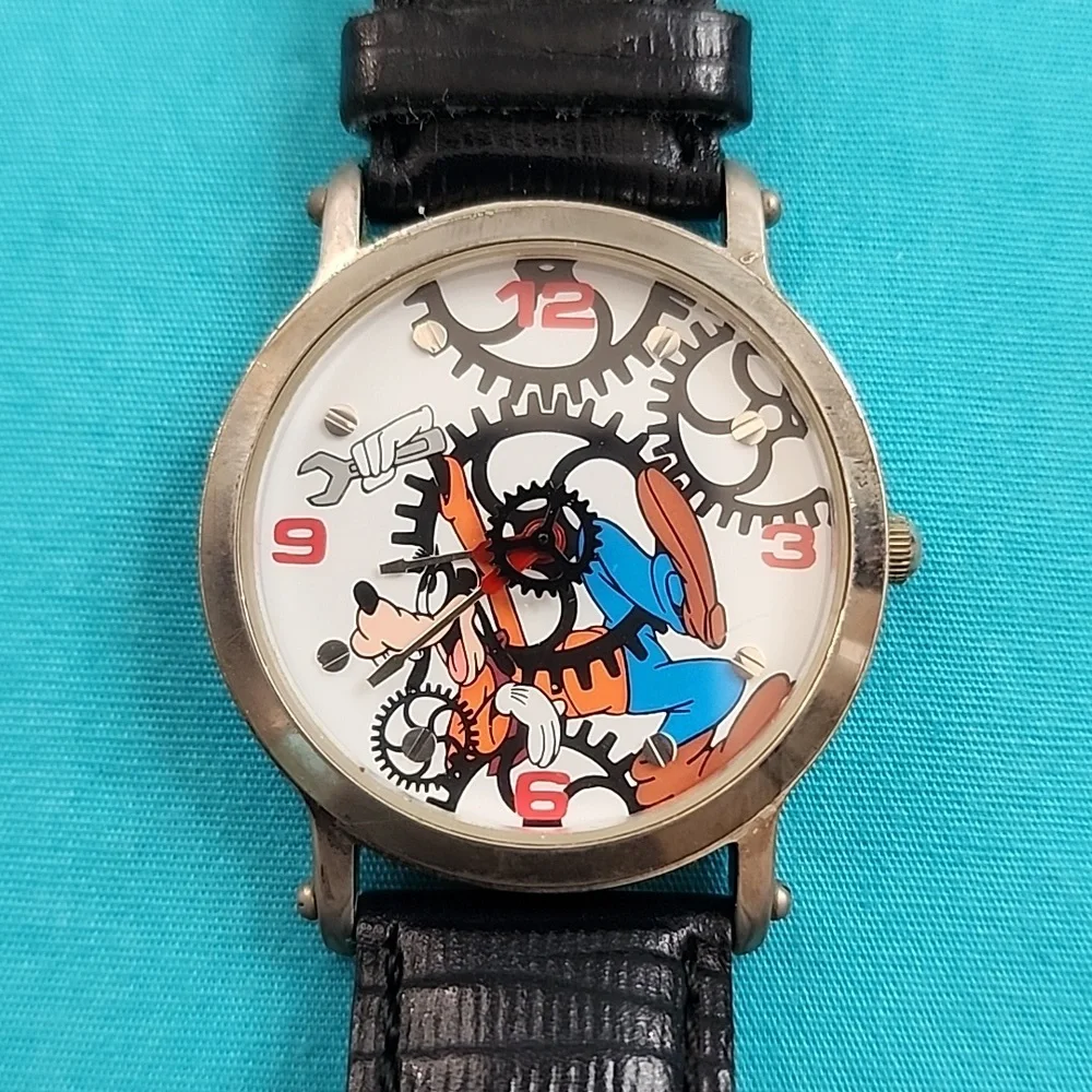 Vintage Rare Disney Clock Works Goofy Watch
